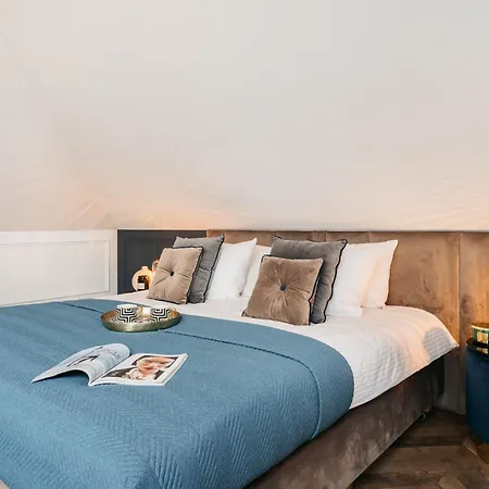 Palace - Loftaffair Collection