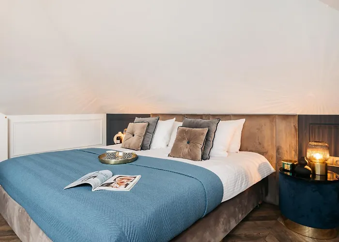 Palace - Loftaffair Collection