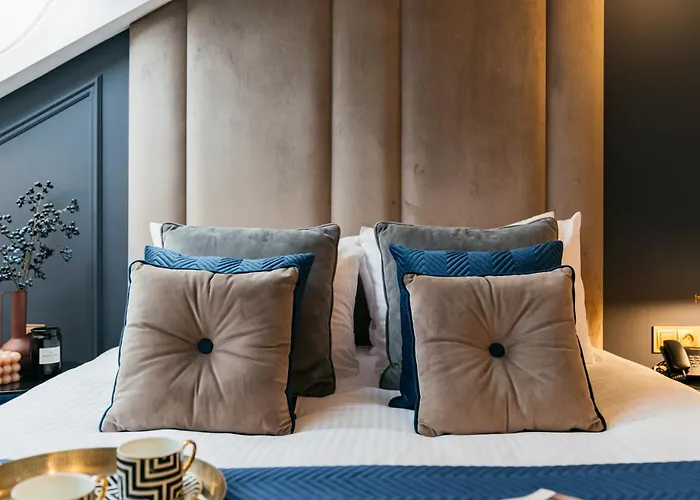 Palace - Loftaffair Collection