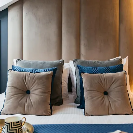 Palace - Loftaffair Collection