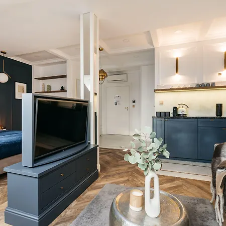 Palace - Loftaffair Collection